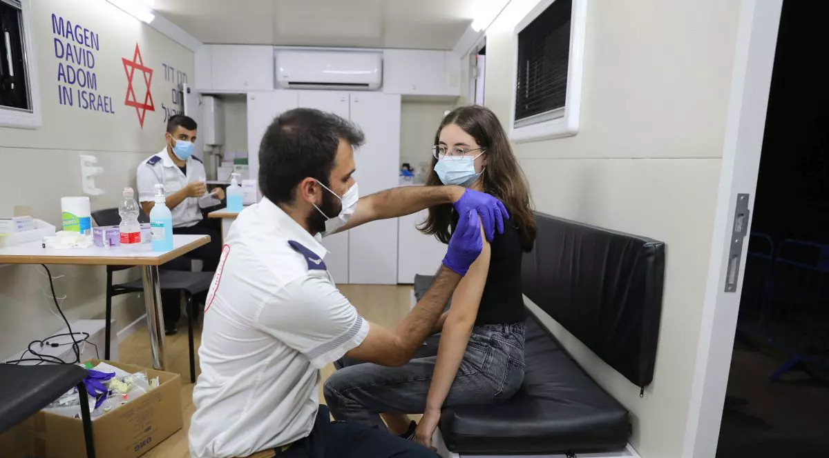 Elevii din Israel vor fi vaccinați anti-COVID în timpul orelor de curs, cu acordul părinților