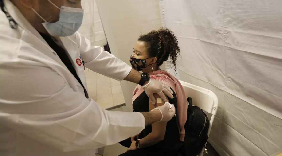 Cadrele didactice și restul angajaților din școlile din New York, obligați să se vaccineze împotriva coronavirusului