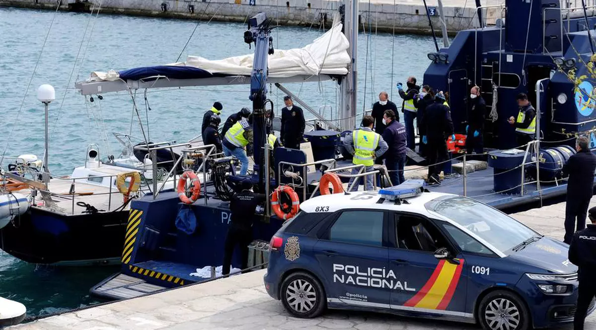 Un bărbat a murit, după ce barca în care se afla a fost lovită de un feribot, la intrarea în portul Ibiza
