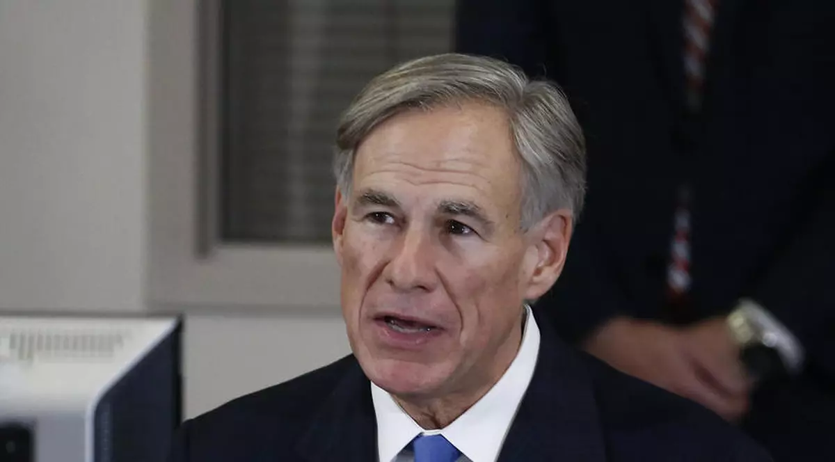 Guvernatorul statului Texas s-a infectat cu COVID-19, după ce a interzis obligativitatea vaccinării şi a purtării măştii
