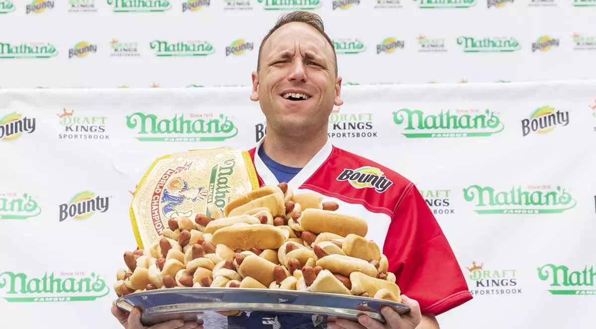 Studiu: Un hot dog reduce speranța de viață cu 36 de minute