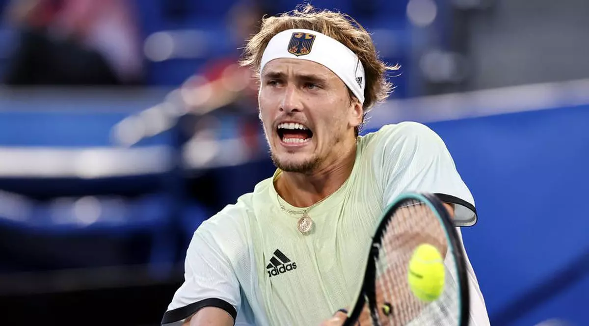Zverev, nervos după ce Tsitsipas a plecat la toaletă, unde a stat opt minute, în timpul semifinalei de la Cincinnati: „Intră cineva cu el acolo?”