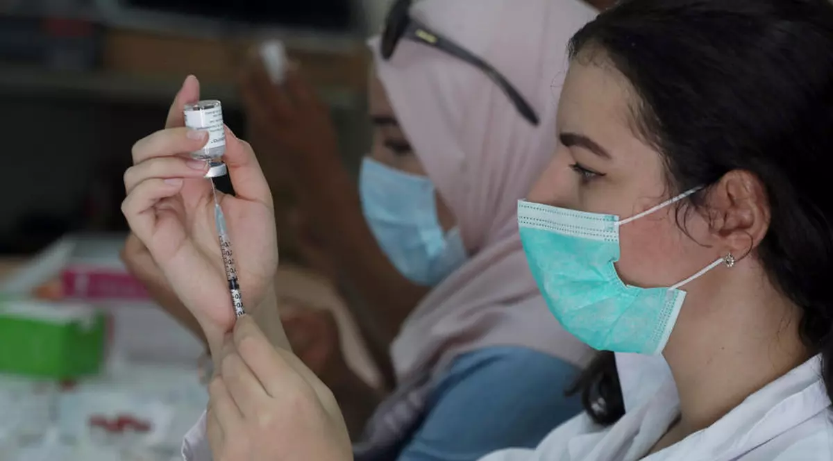 Studiu: Vaccinul Pfizer își pierde mai rapid eficacitatea în fața variantei Delta decât cel de la AstraZeneca