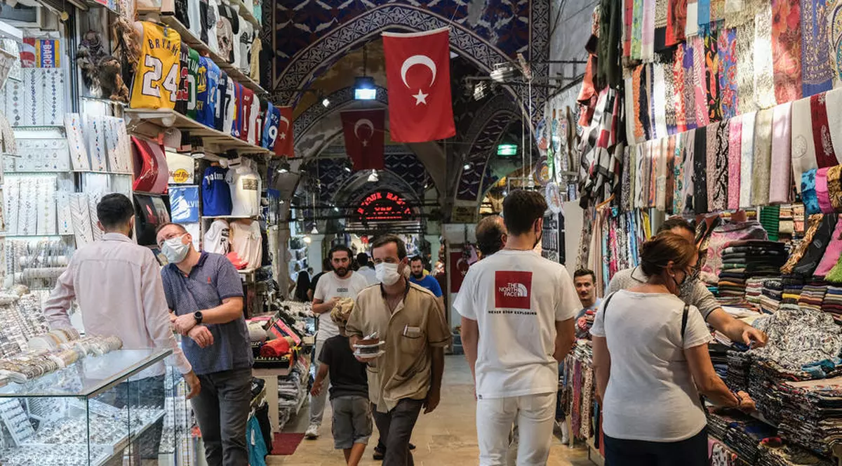 Angajații unor companii din Turcia vor fi concediați, dacă nu se vaccinează anti-COVID-19