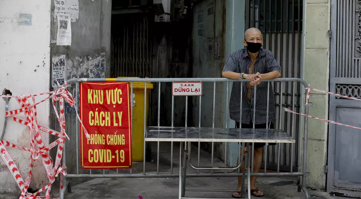 Carantină strictă impusă în Vietnam cu ajutorul armatei: Este interzisă ieșirea pentru aprovizionarea cu alimente