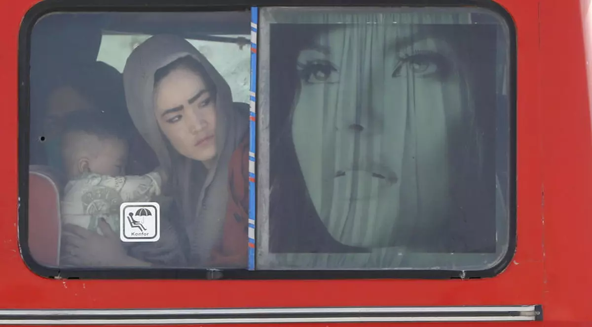 Ce cred românii despre primirea refugiaților afgani. „Trebuie selectați la intrarea în țară” vs „Nu ne trebuie teroriști”