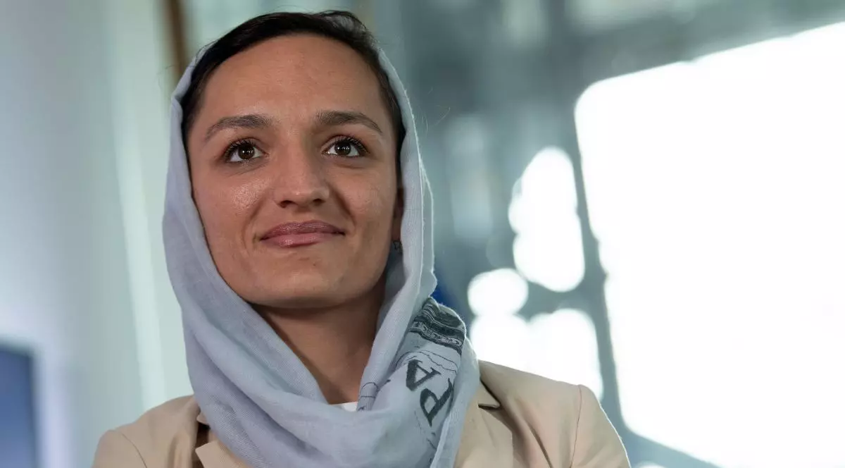 Cum a reușit să fugă din Afganistan una dintre femeile primar din țară: „A fost mult mai dureros decât pierderea tatălui”