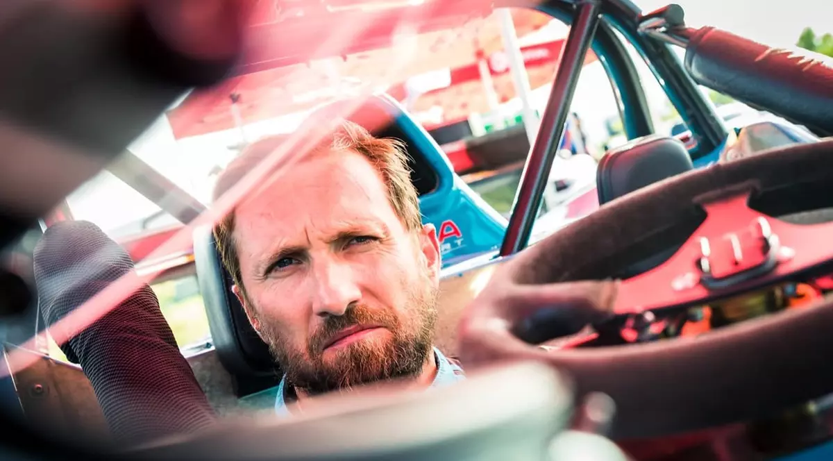 Dani Oțil, schimb de replici cu un șofer în trafic. „Băăă, te-aș bate! Te-aș bate tare! Am copilul în spate”