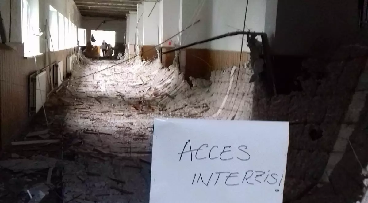 Pericolul de la școală: cel puțin 11 instituții de învățământ din România s-au prăbușit peste elevi, la ore, în ultimii zece ani