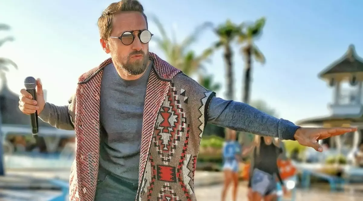 Scrisoarea lui Dani Oțil pentru fiul lui. „Orice scriu acum cu un nod în gât și cu o bere în nas... sună a versuri de manele”