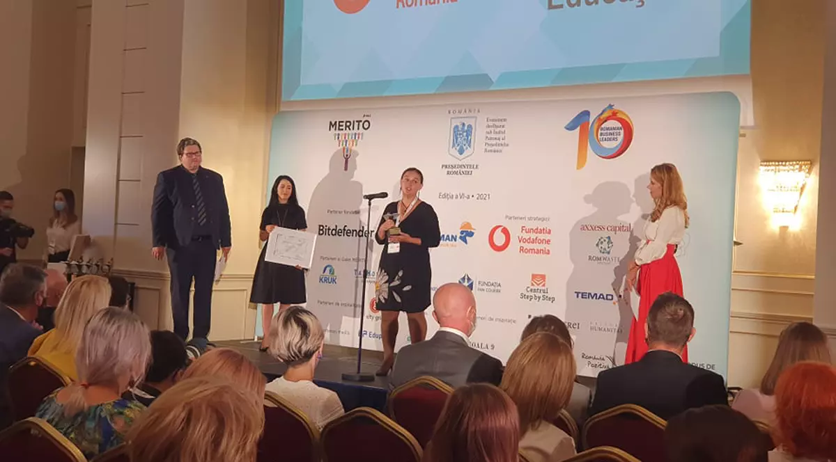 Cei mai creativi profesori din țară, premiați la Gala Merito: „Uneori sunt singurul adult din viața elevilor mei care le vede strălucirea”