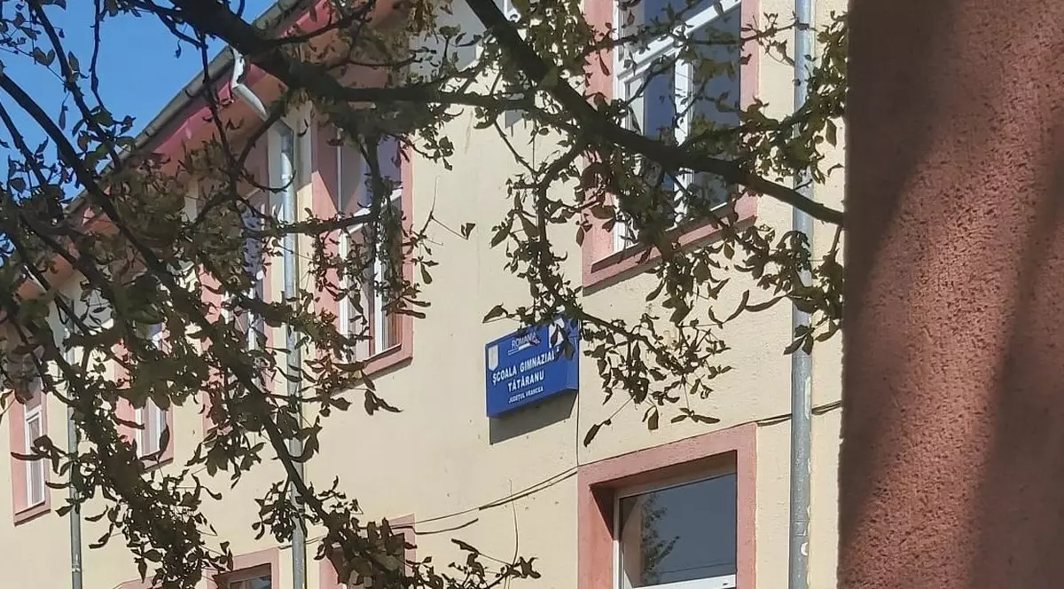 Cum arată o chiuvetă dintr-o școală din Vrancea: „Improvizaţia aparţine unui învăţător”. Ce spune primarul