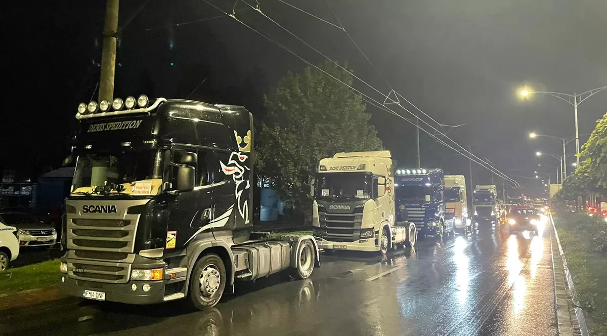 Transportatorii protestează în Piața Victoriei. Principalele nemulțumiri