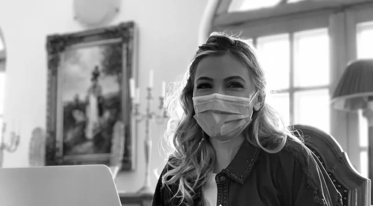 Când naște Andreea Ibacka. Actrița se află cu sarcina pe ultima sută de metri. Cum a fost surprinsă la filmările pentru „Adela”