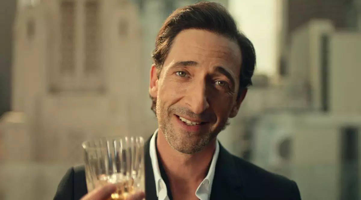 Actorul câștigător de Oscar Adrien Brody este noul ambasador Johnnie Walker, într-un parteneriat menit să depășească limite și să aducă schimbări pozitive în Europa de Est