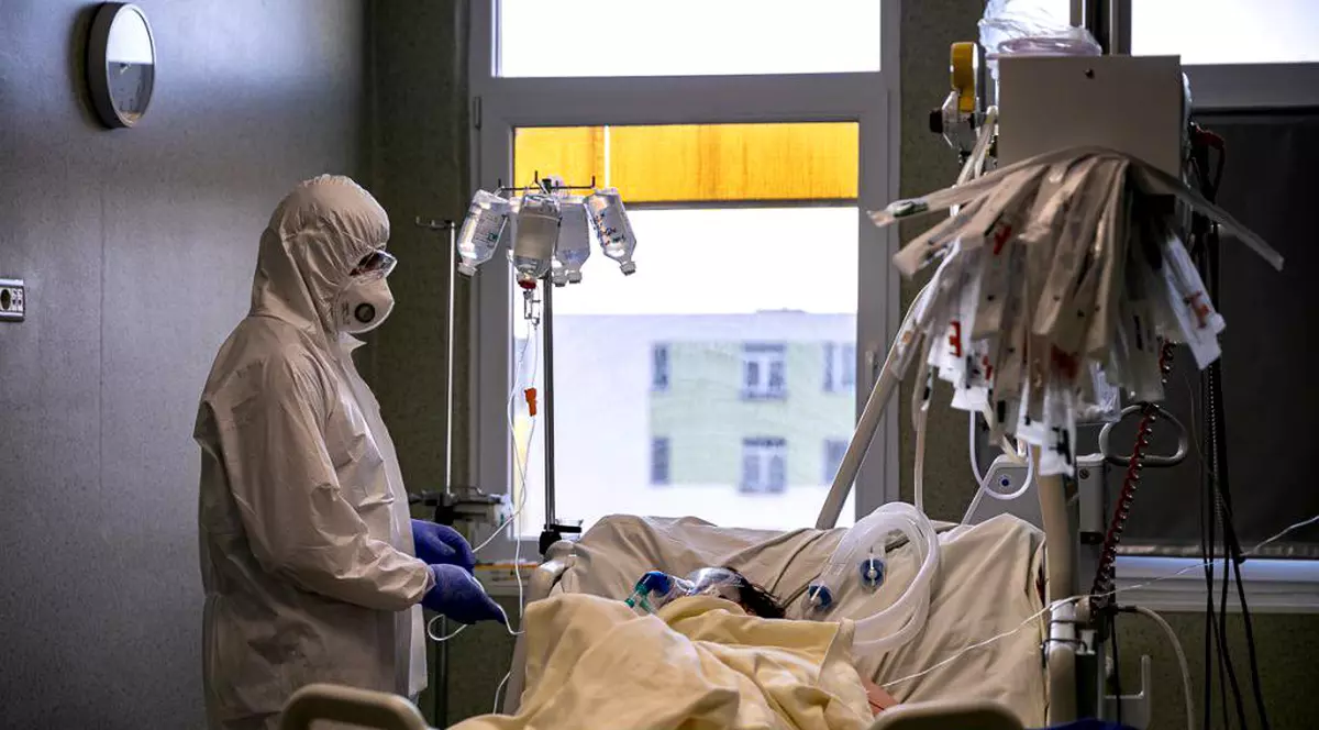 INSP: Vom ajunge la peste 15.000 de cazuri COVID zilnic, dacă nu ne vaccinăm