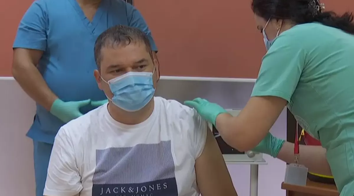 Ministrul interimar al sănătăţii, Cseke Attila, s-a vaccinat anti-COVID cu doza 3