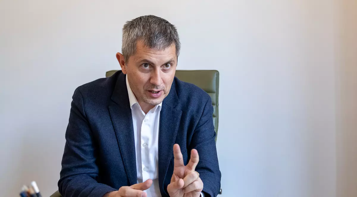 USR va sesiza Curtea Constituțională după modificările „prin care PSD, PNL și UDMR instaurează cenzura în Parlament”
