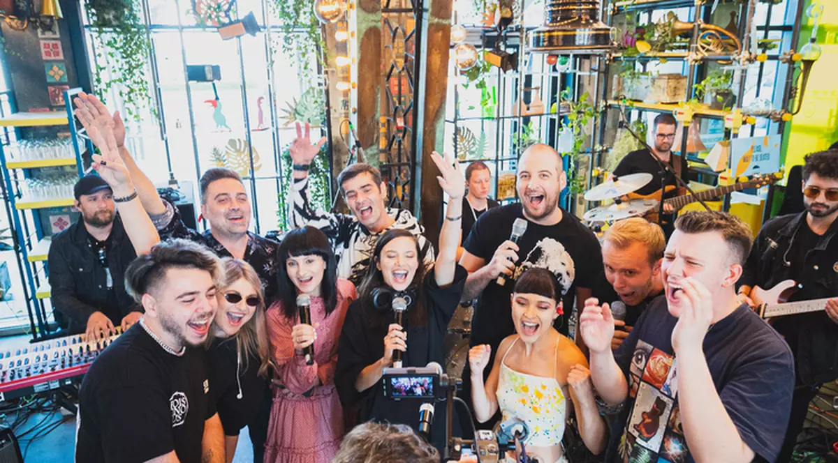 Cei mai mari artiști români, prezenți la lansarea matinalului Kiss FM