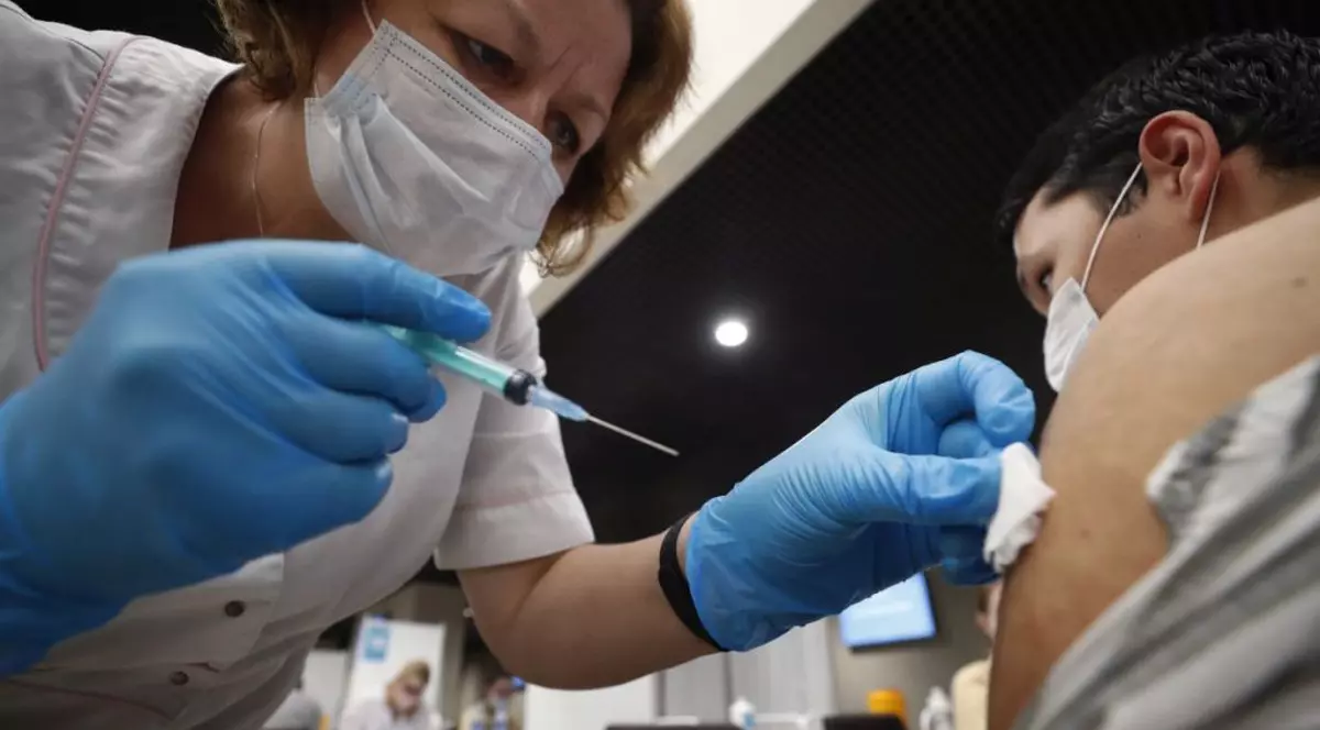 VIDEO STUDIU | Vaccinurile anti-COVID cu ARN mesager produc anticorpi și la pacienții cu imunitate foarte scăzută