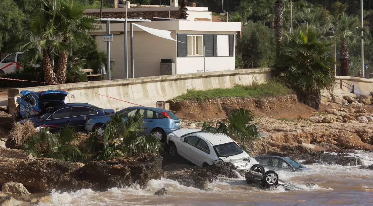 O ploaie torențială a făcut ravagii în Spania: Case inundate, mașini luate de ape și circulație blocată
