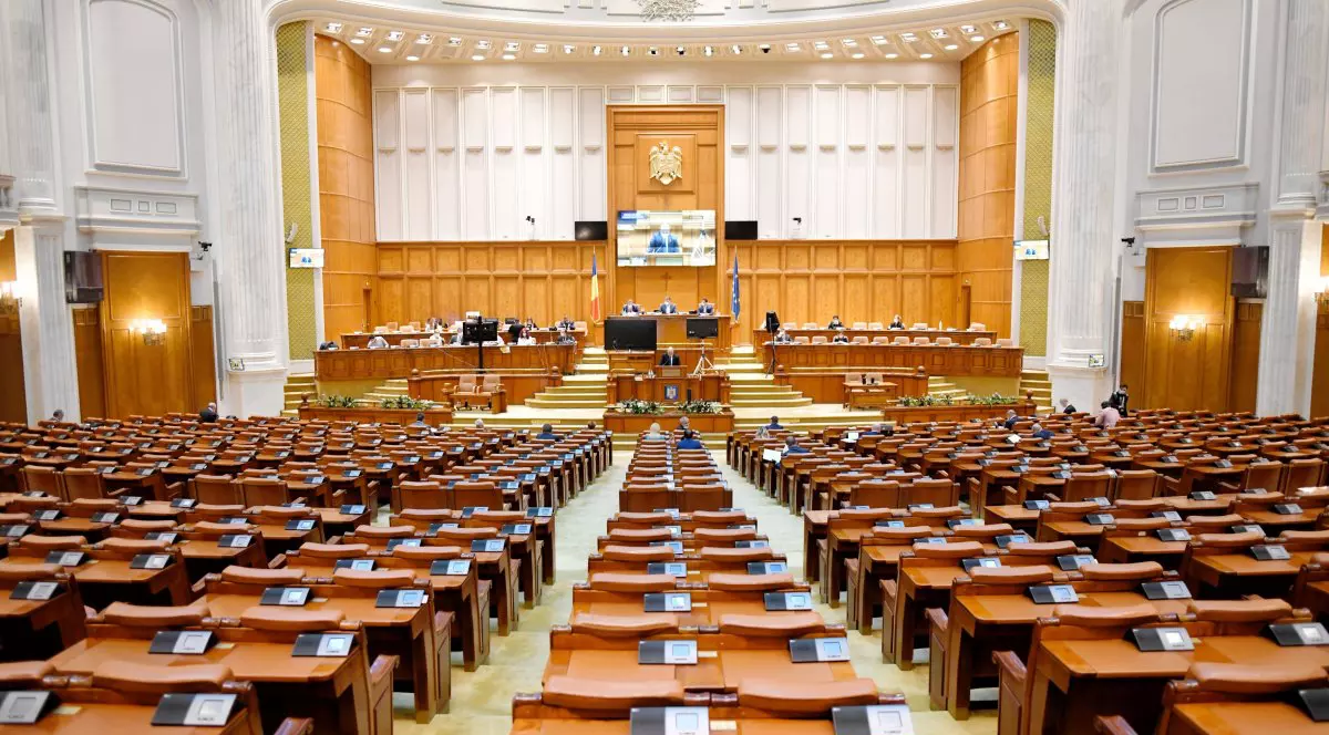 Moțiunea de cenzură, citită în Parlament. PSD și PNL amână dezbaterea și votarea moțiunii