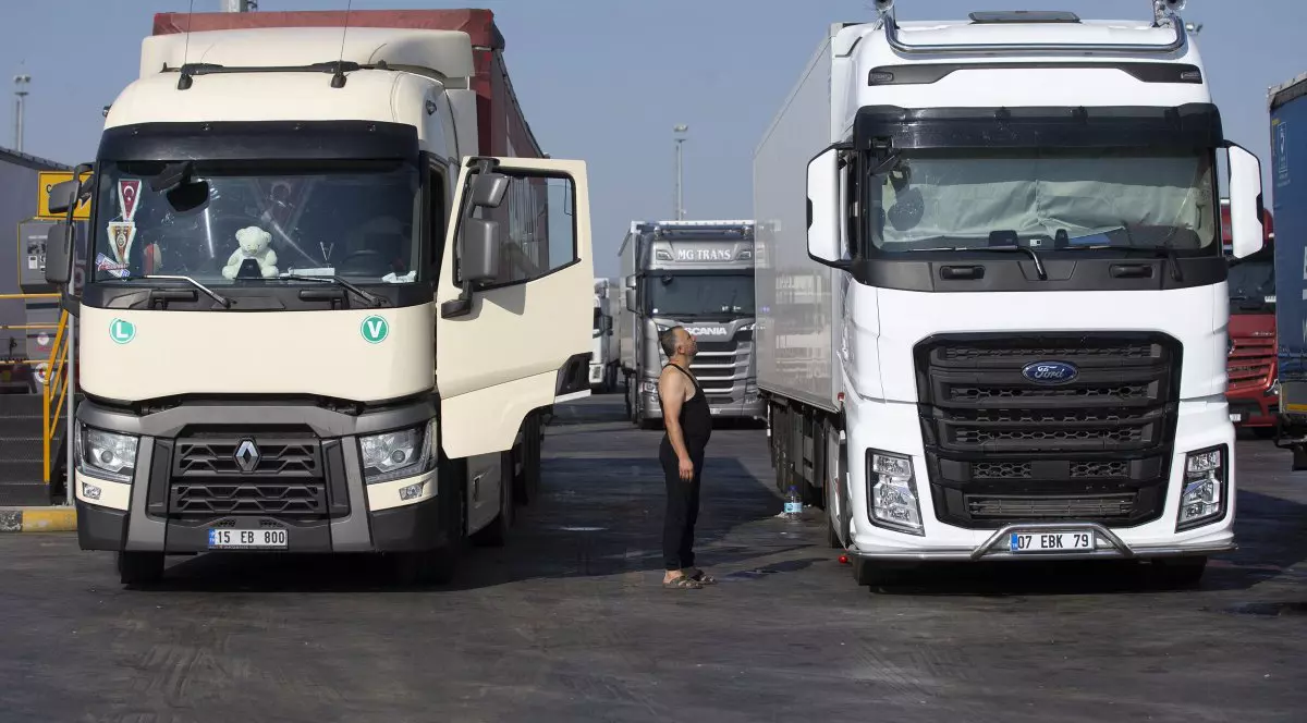 Germania caută până la 80.000 de șoferi de TIR. Care este salariul pentru un începător