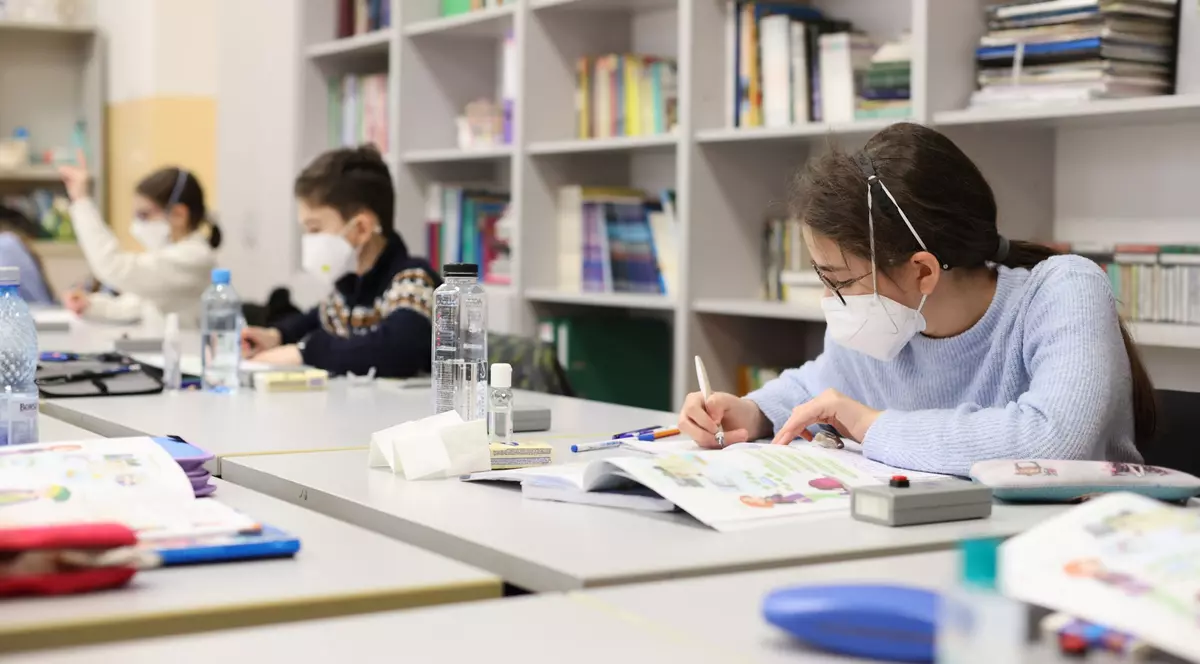 Școlile rămân deschise și peste pragul de 6 la mie, anunță ministrul Educației