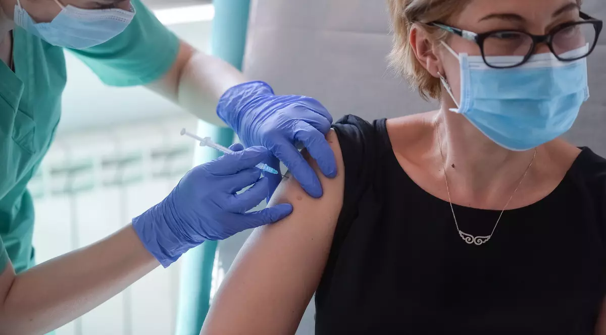 Scade iar numărul vaccinărilor. Puțin peste 14.000 de persoane au făcut prima doză de ser anti-COVID în ultimele 24 de ore