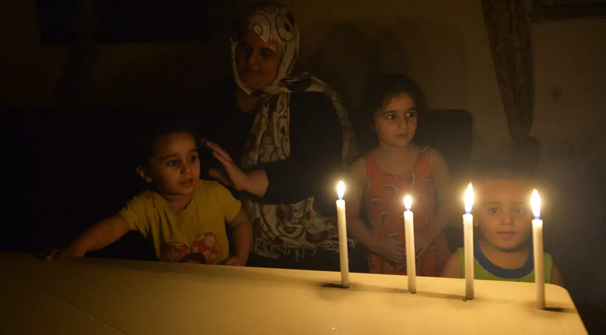 2-3 ore de curent electric pe zi. Așa trăiesc locuitorii din Liban, o țară lovită de criza energetică