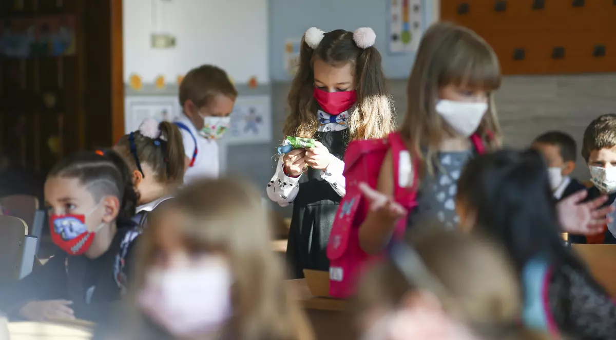 Profesorii din Moldova așteaptă școala și mulțumesc elevilor pentru răbdarea și disciplina lor, „în cei mai grei ani”