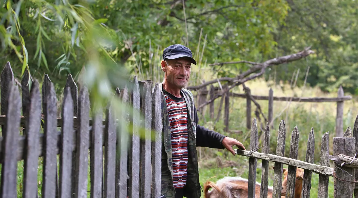 Am întâlnit și români fără grija facturilor la electricitate. Viața în 2021, într-un cătun fără curent electric din Munții Buzăului