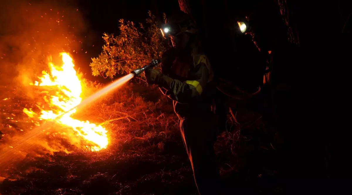 Peste 250 de soldați se luptă cu incendiile din sudul Spaniei. Numărul persoanelor evacuate a depășit 2.000