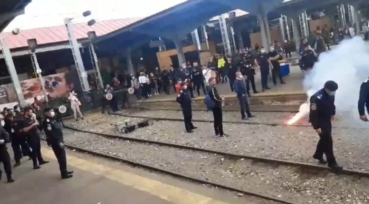 Încăierare în Gara de Nord între suporterii FCU Craiova și jandarmi
