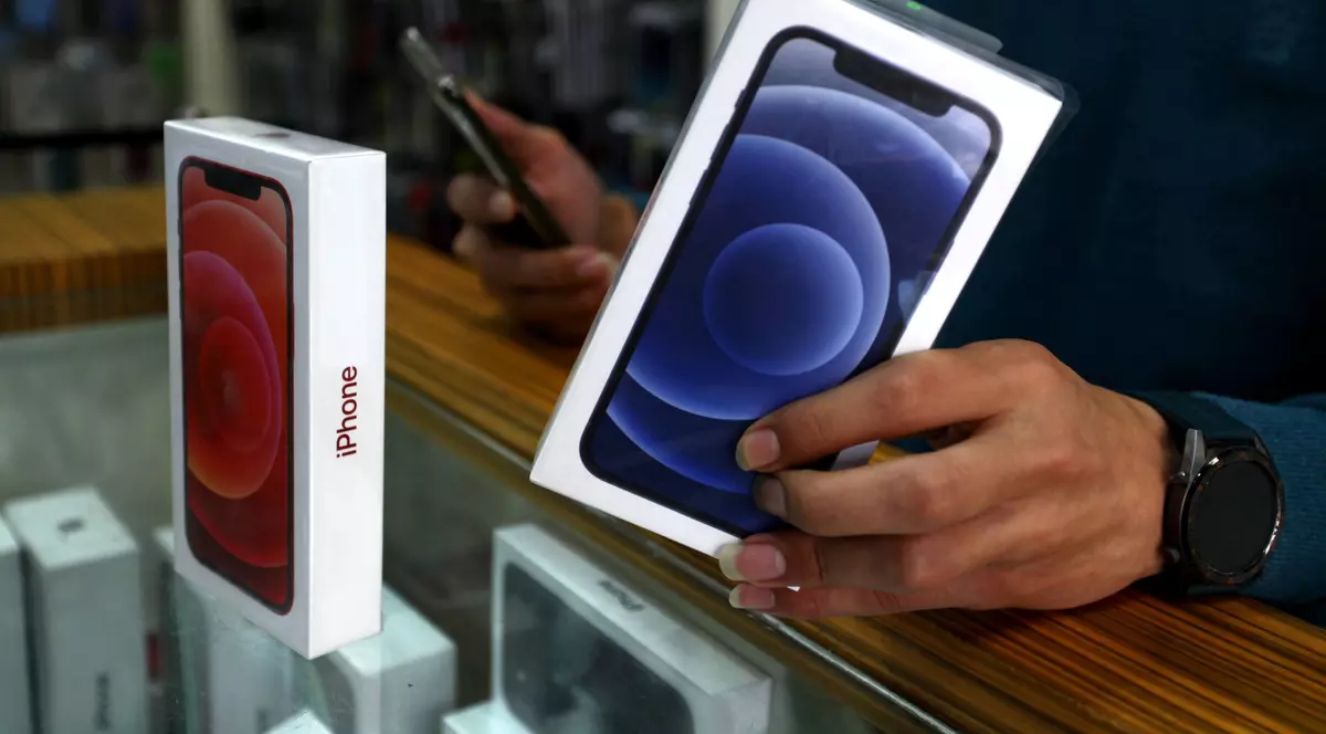 Apple nu mai are voie să vândă iPhone 12 și 13 în Columbia, după o decizie a instanței din Bogota