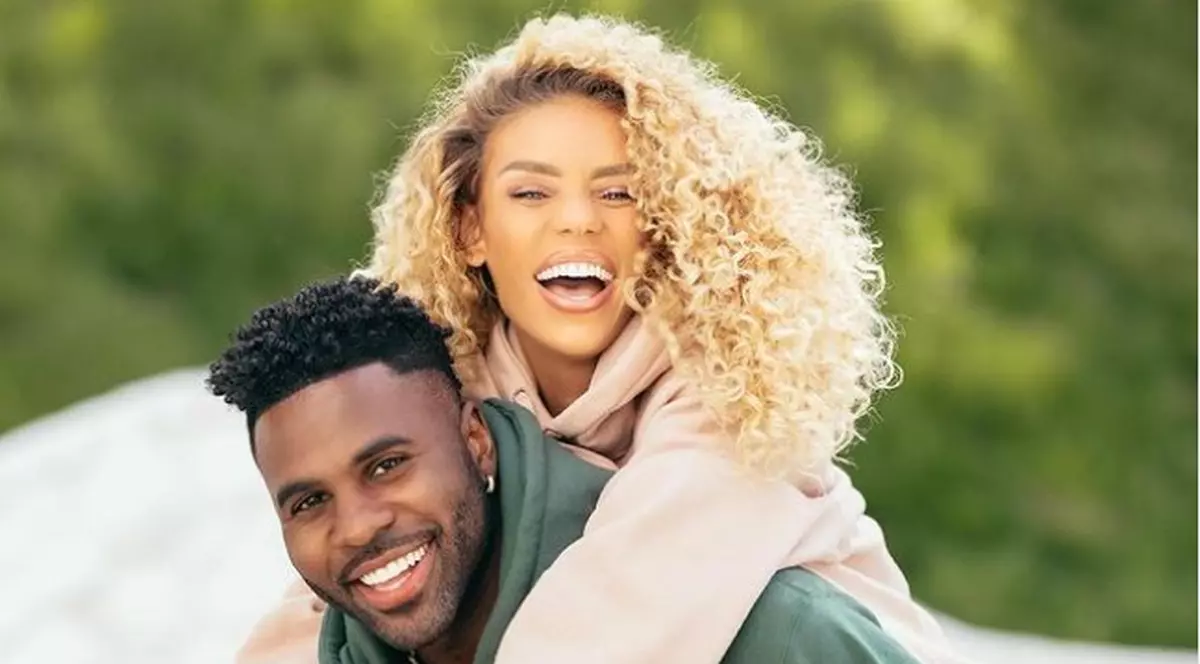 Jason Derulo și fotomodelul Jena Frumes s-au despărțit. În urmă cu patru luni au devenit părinții unui băiețel