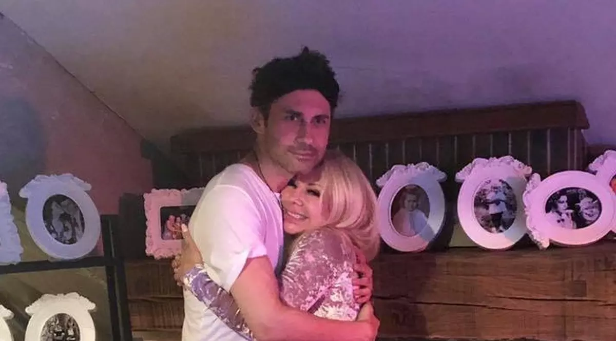 Ludmila, mama lui Dan Bălan, aniversează 43 de ani de căsnicie. Imagine rară cu ea și soțul ei în ziua nunții