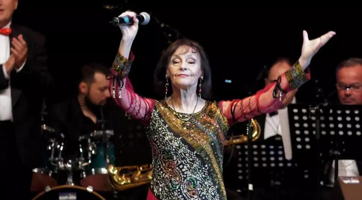 Marina Voica, la plajă, pe litoralul românesc. Cum s-a pozat artista în vârstă de 85 de ani