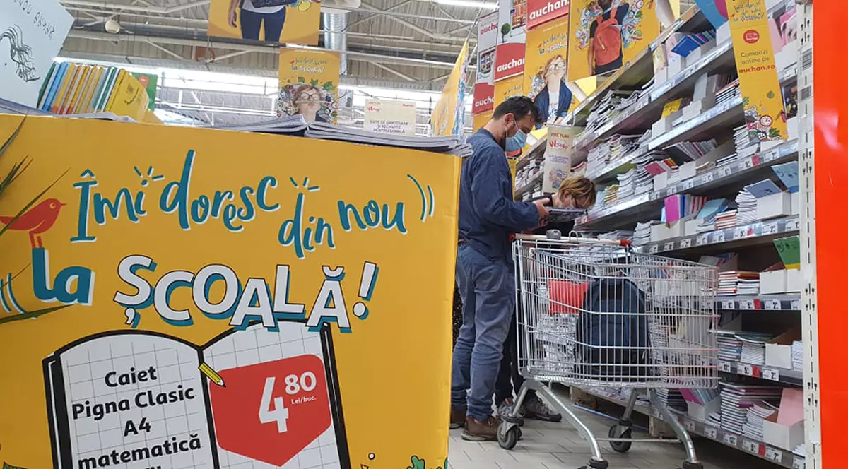 Cât cheltuie părinții pentru începerea școlii. Ghiozdanele costă de la 30 de lei până la un salariu minim pe economie