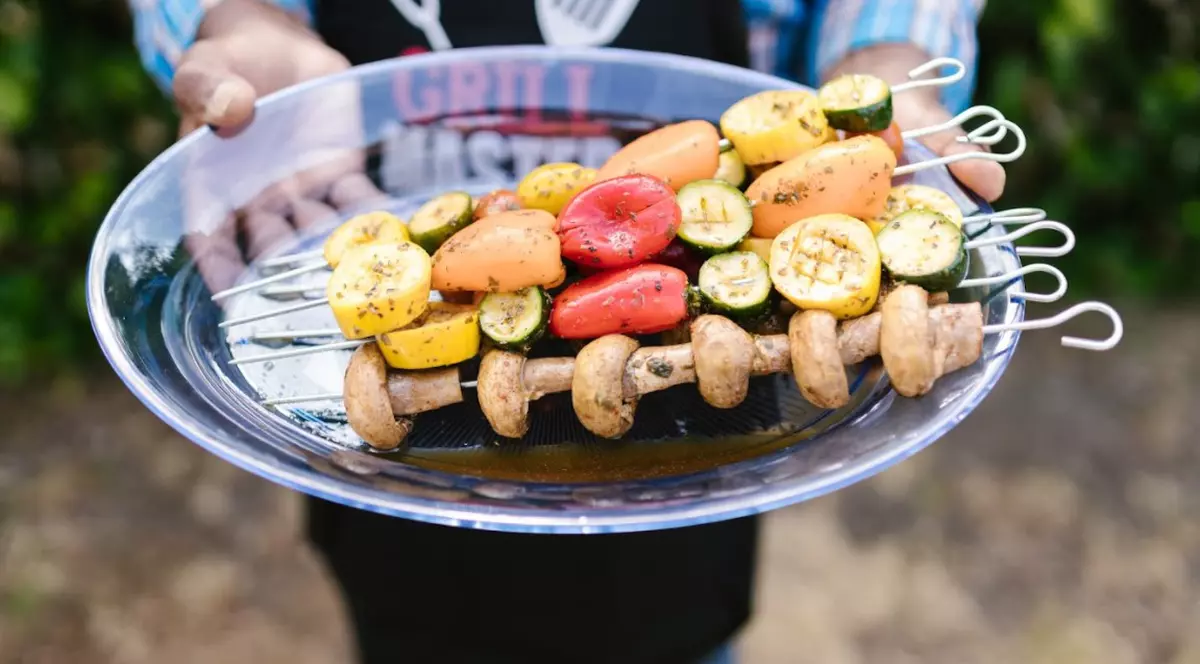 Îţi place mâncarea la grătar? Află cum o faci şi mai sănătoasă