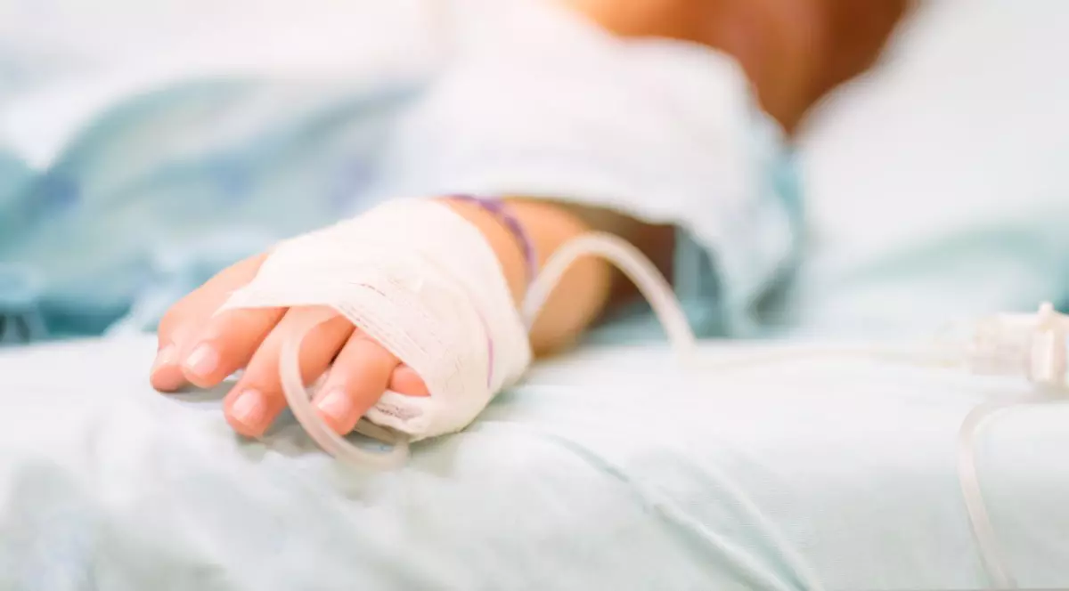 Mama fetiței de 2 ani care a murit într-un spital din Iași, cercetată pentru ucidere din culpă. Ce au găsit legiștii la autopsie