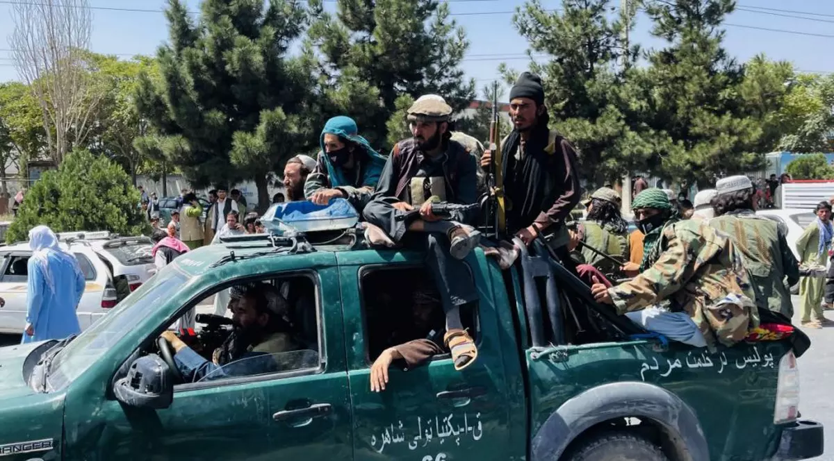 VIDEO Talibanii au ucis o polițistă însărcinată în opt luni, în fața familiei sale