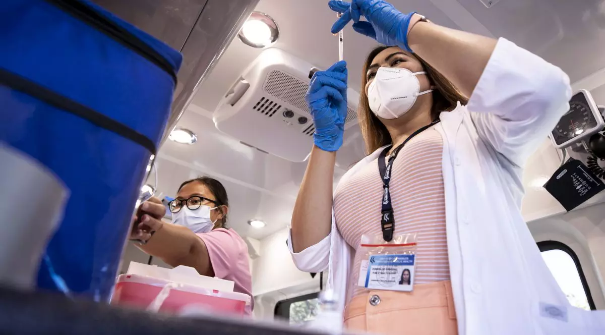 Angajaţii publici din New York, obligaţi să se vaccineze anti-COVID. Cei care se imunizează vor primi 500 de dolari