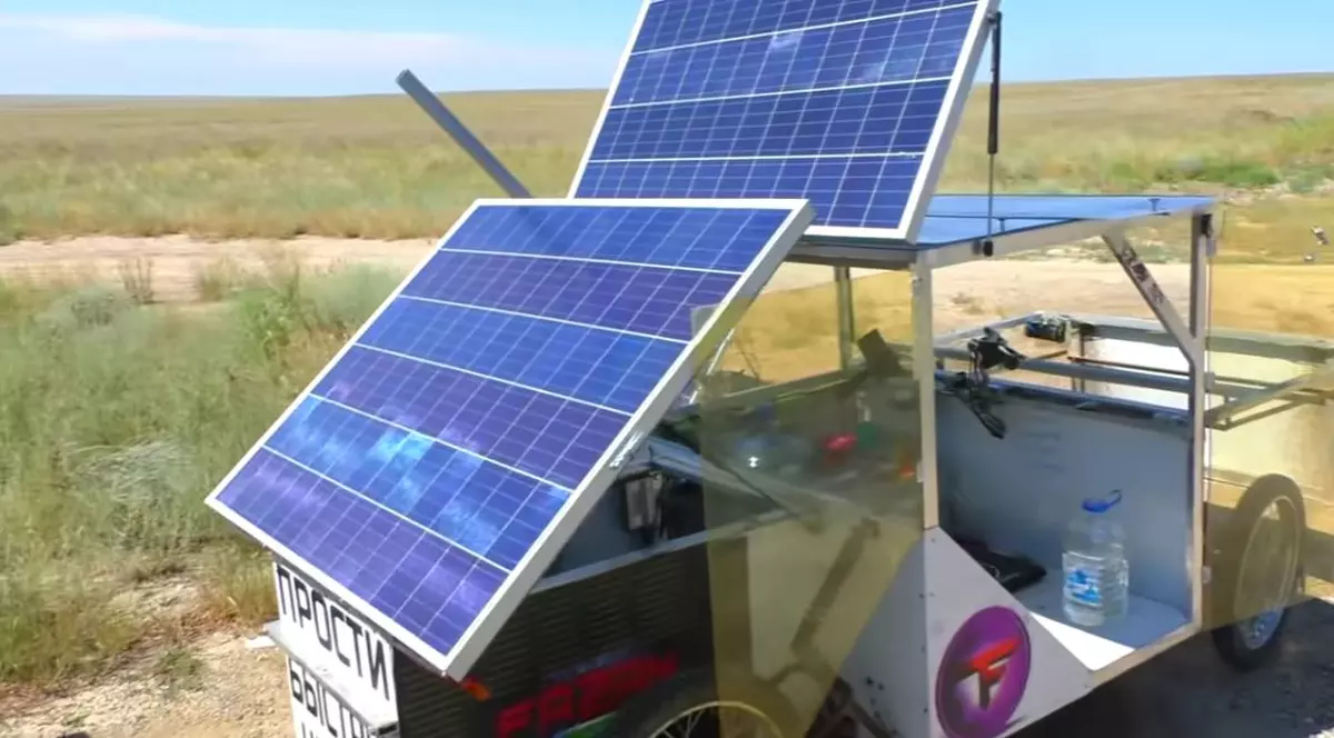 Un inginer autodidact de 23 de ani a construit de la zero o mașină electrică