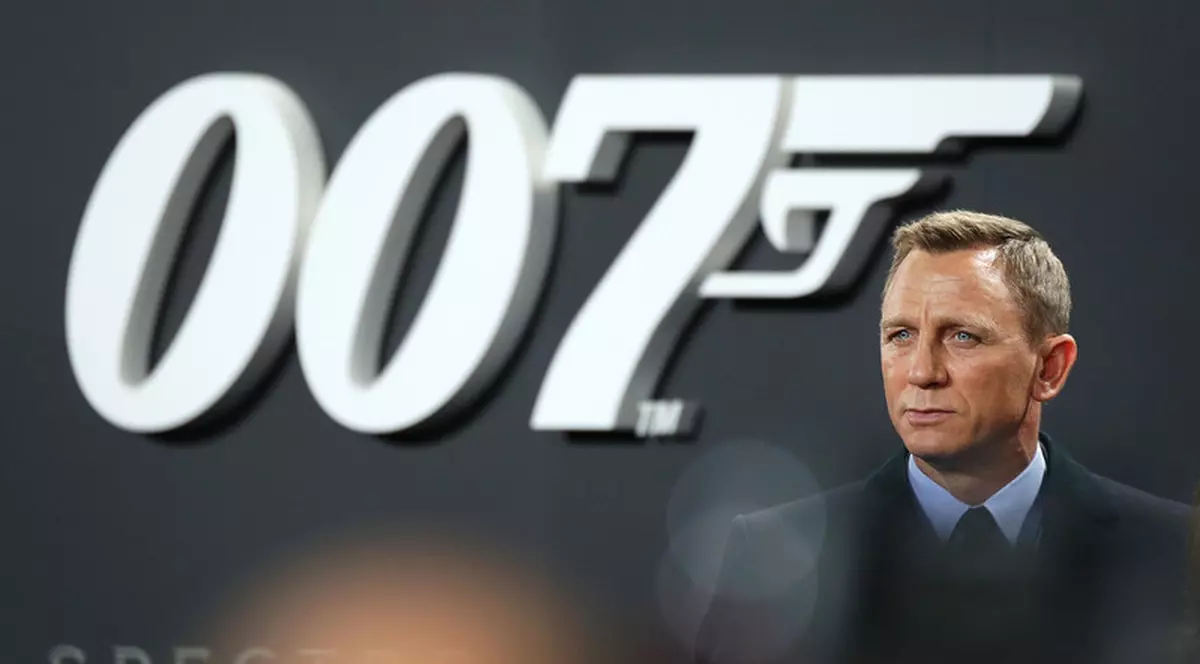 Actorul britanic Daniel Craig și personajul James Bond, comandanți onorifici ai Marinei Regale