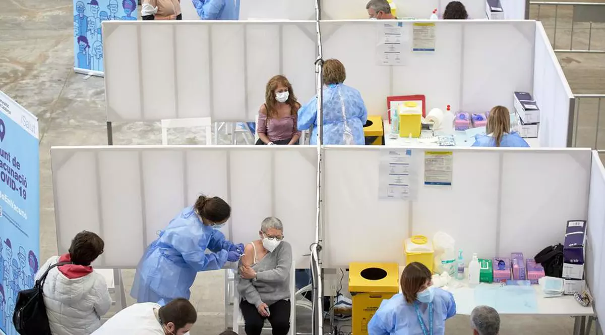 Cum a ajuns Spania unul din liderii mondiali la imunizarea anti-COVID: „În absența vaccinului, era colaps”