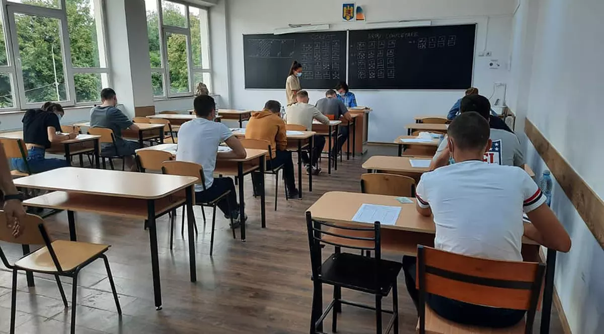 Elev de liceu din Vâlcea, bătut de colegi în timpul pauzei. Conducerea unității a chemat jandarmii pentru a aplica sancțiuni