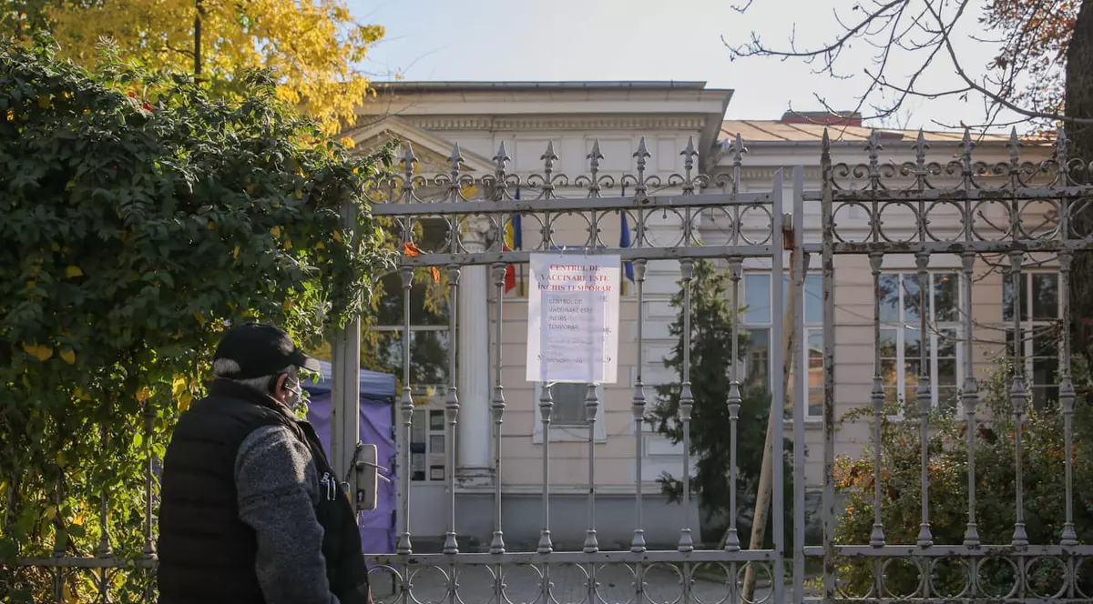 Centru de vaccinare din sectorul 2, închis în urma unor „suspiciuni privind certificate false”. Aproape 180 de persoane, la audieri