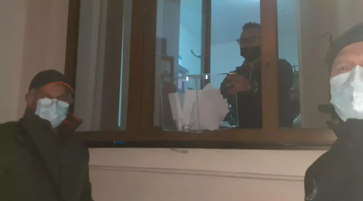 Consilierii locali din Bârlad votează de la fereastră! De ce întrerup ședințele online pentru un drum până la primărie