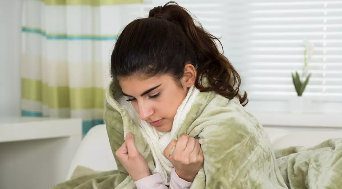 De ce stau în frig în apartamente sute de mii de bucureșteni? Angajați ELCEN: 20% din agentul termic se scurge în pământ